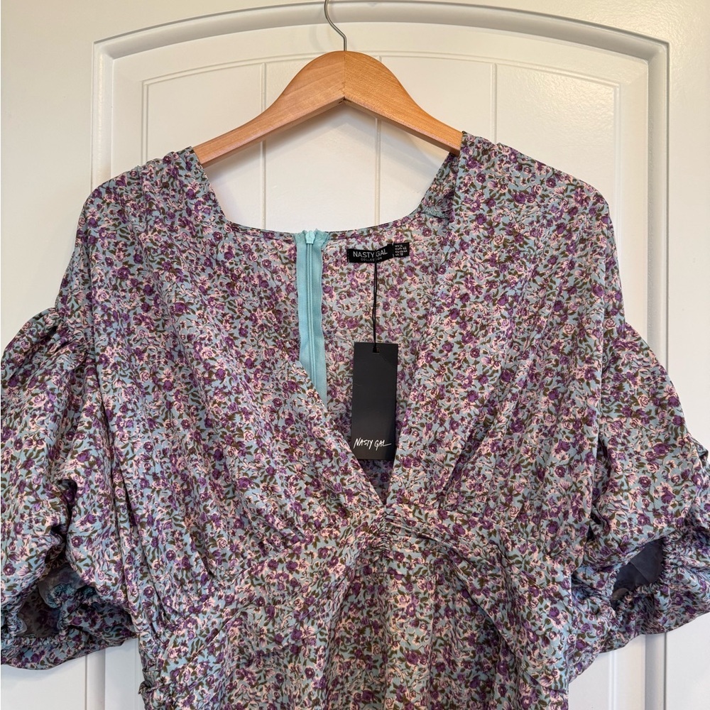 NEW Floral Puff Sleeve Ruched Waist V Neck Size 14 Playsuit Onesie Purple Blue - Picture 3 of 7